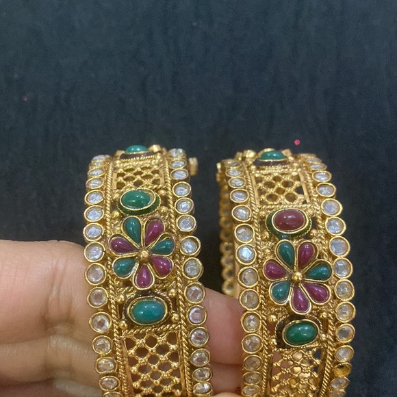 Stunning ethnic wear,polki jadau kangans - Picture 3 of 4